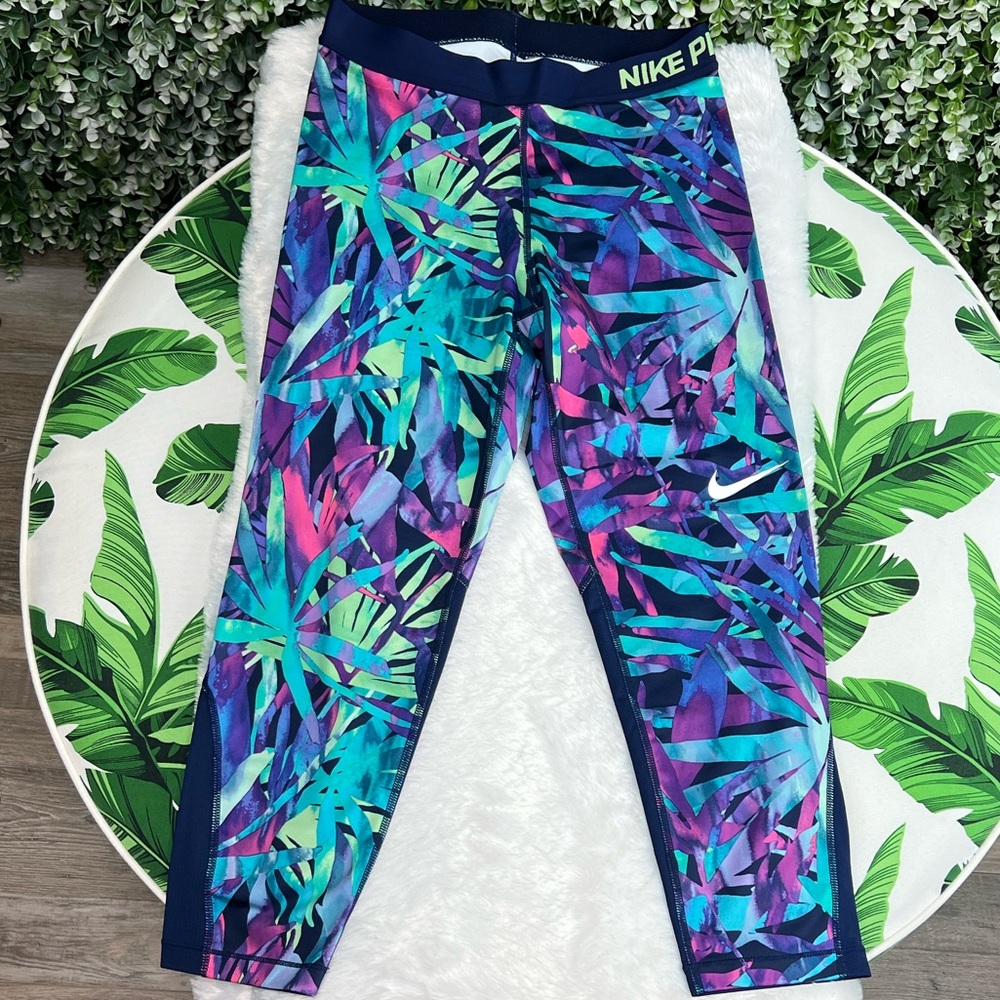 Nike Pro Cool Palm Print Cropped Capris Training Leggings NWOT